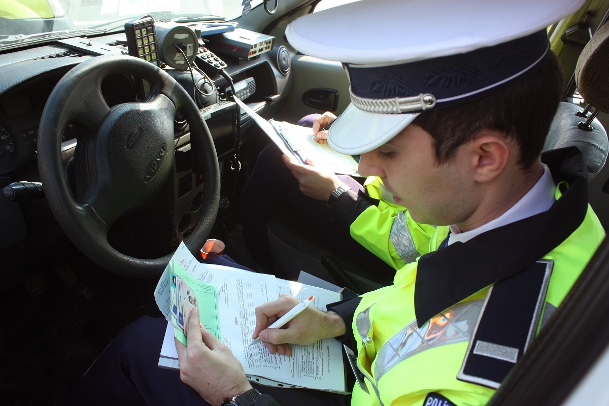 Sute de amenzi pentru viteză și nefolosirea centurii de siguranță în Dâmbovița
