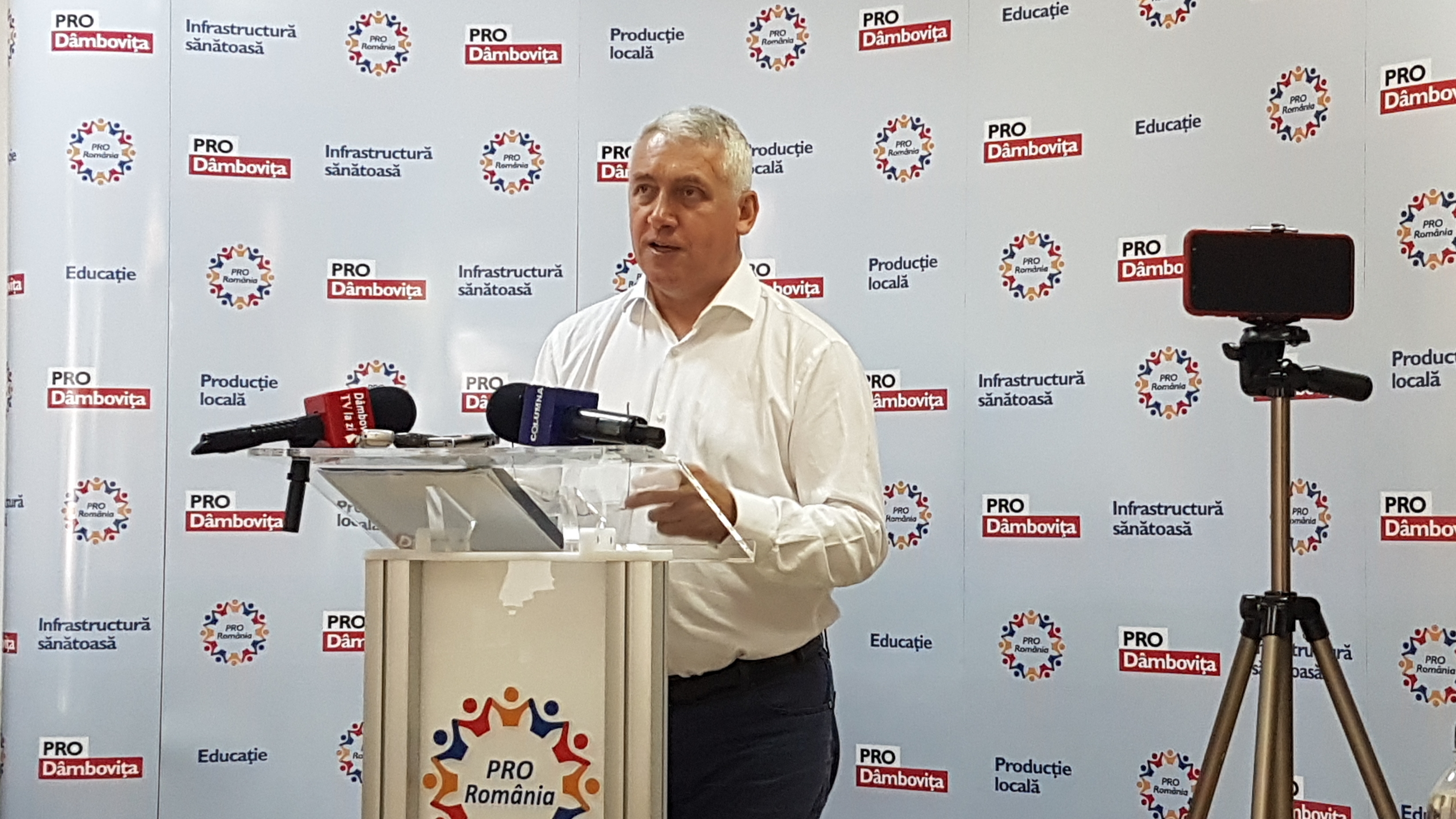 Senator Adrian Țuțuianu (Pro România): „Suntem în criză și avem nevoie de un Parlament și un Guvern care să vină cu soluții anti-criză, avem nevoie de un guvern de profesioniști, în condițiile în care ne așteaptă o situație economică și socială dificilă”