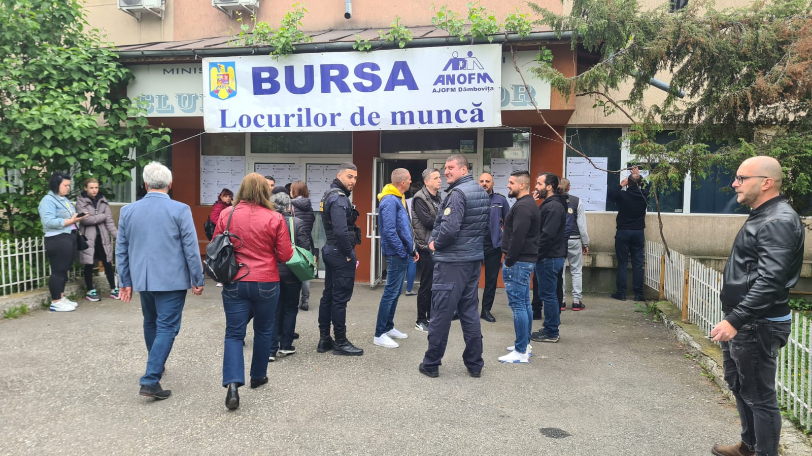 AJOFM Dâmbovița: 188 de persoane și-au găsit loc de muncă ca urmare a Bursei Generale a Locurilor de Muncă organizată în urmă cu o lună