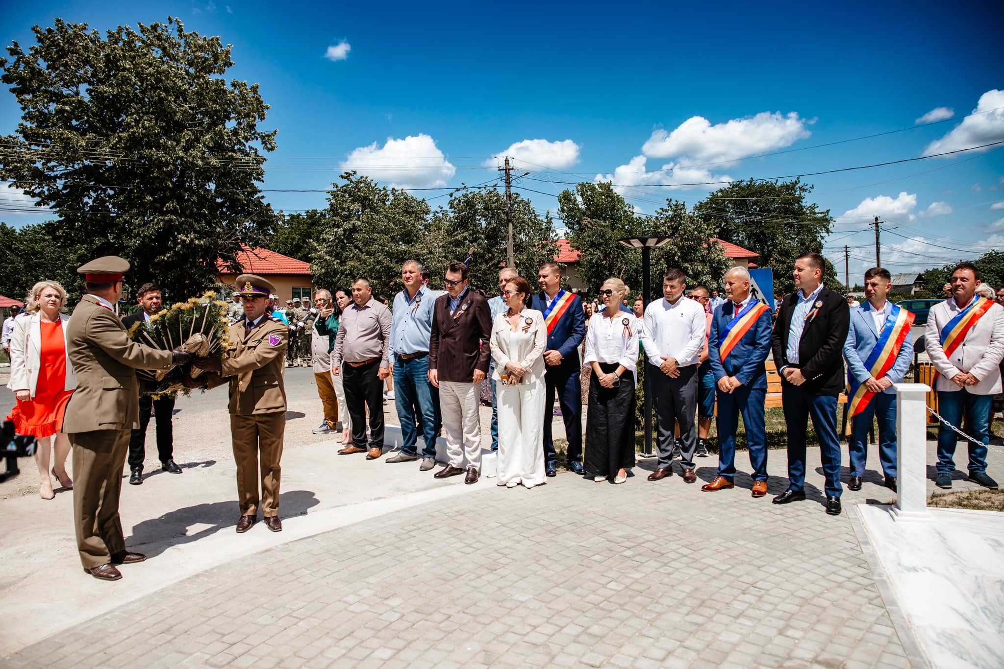 Deputatul Radu Popa, la dezvelirea și resfințirea Monumentului Eroilor de la Poiana: „Recuperarea memoriei istorice a celor care au murit în război este un act de respect și recunoștință, dar și o datorie morală față de trecut și viitor”