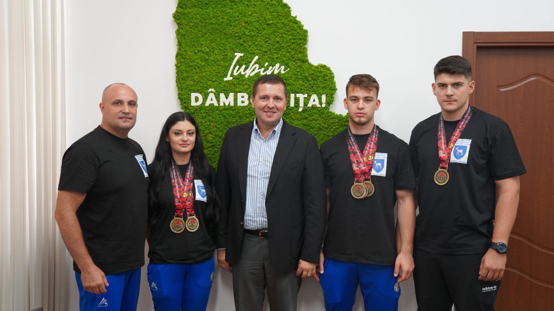 Consiliul Județean Dâmbovița susține performanța sportivilor dâmbovițeni! Președintele Corneliu Ștefan a premiat karatiștii de la Pucioasa care s-au întors de la Campionatul Mondial de Karate WUKF din Mexic cu 5 medalii de aur și una de bronz.