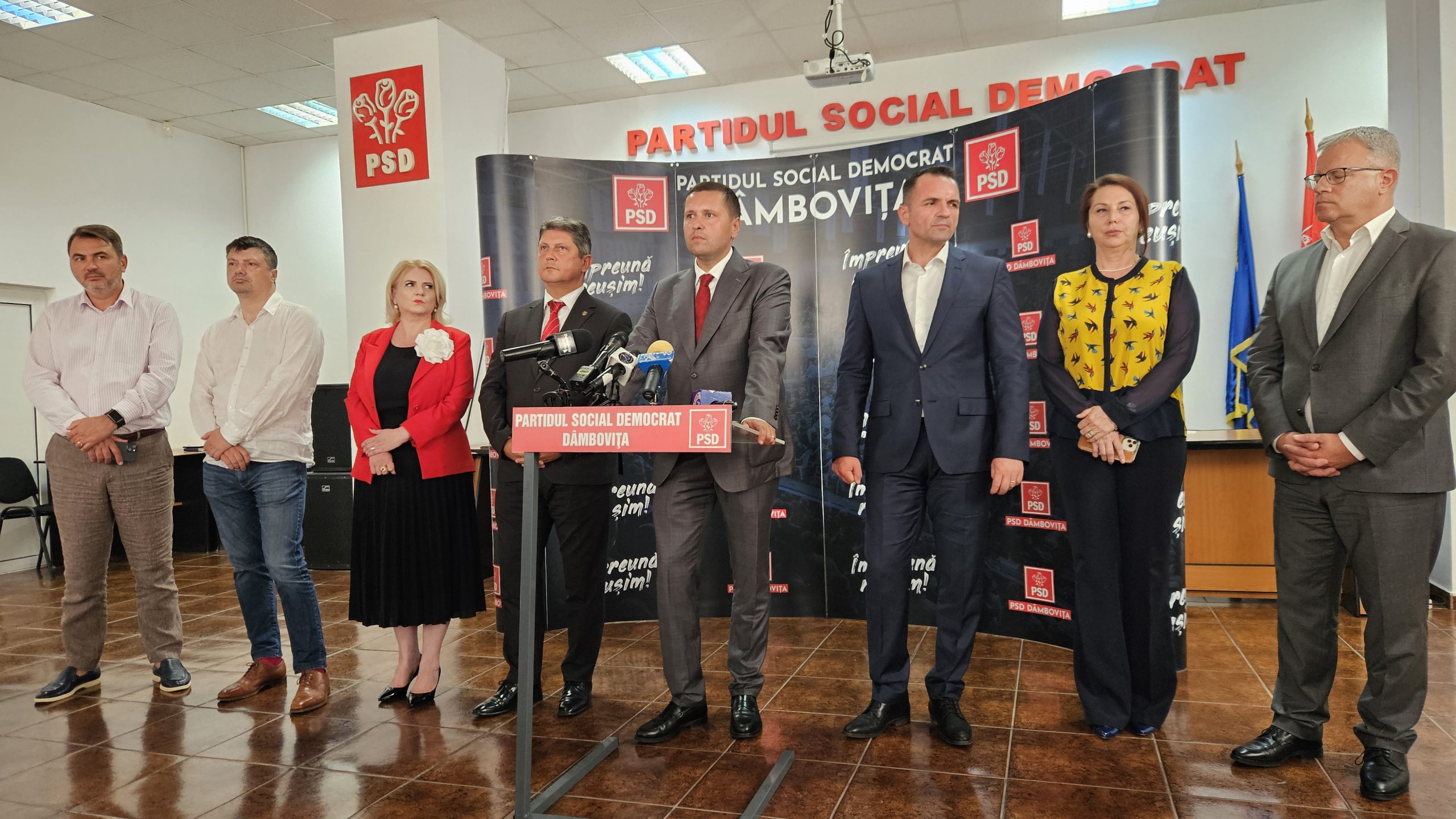 Zile de foc la PSD Dâmbovița cu pregătiri, analize și strategii în premieră pentru alegerile parlamentare și prezidențiale, dar și pentru congresul partidului. Vot unanim pentru susținerea lui Marcel Ciolacu la funcția de președinte și a lui Corneliu Ștefan pentru cea de vicepreședinte pe Regiunea Sud Muntenia.