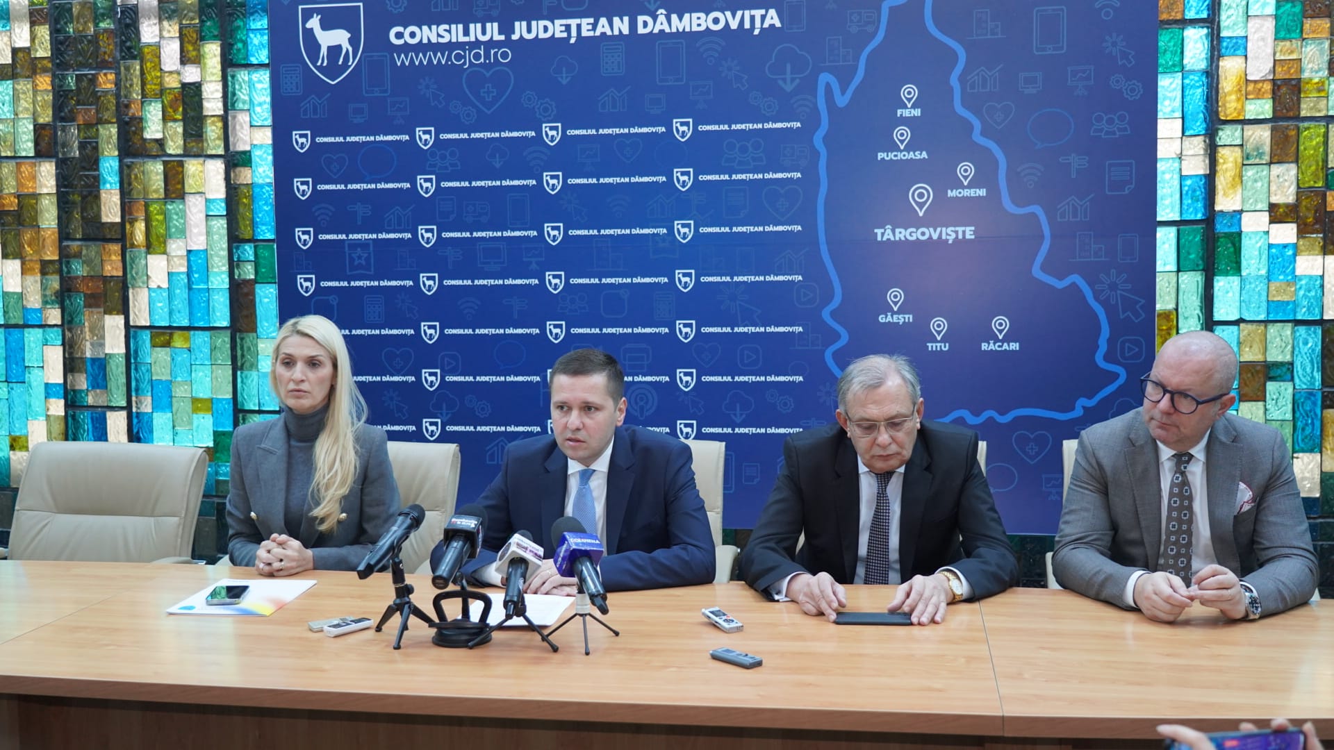 Consiliul Județean Dâmbovița, scurt bilanț al anului 2022. Valoarea investițiilor aflate în derulare la acest moment în județ depășește 1 miliard de euro. VIDEO