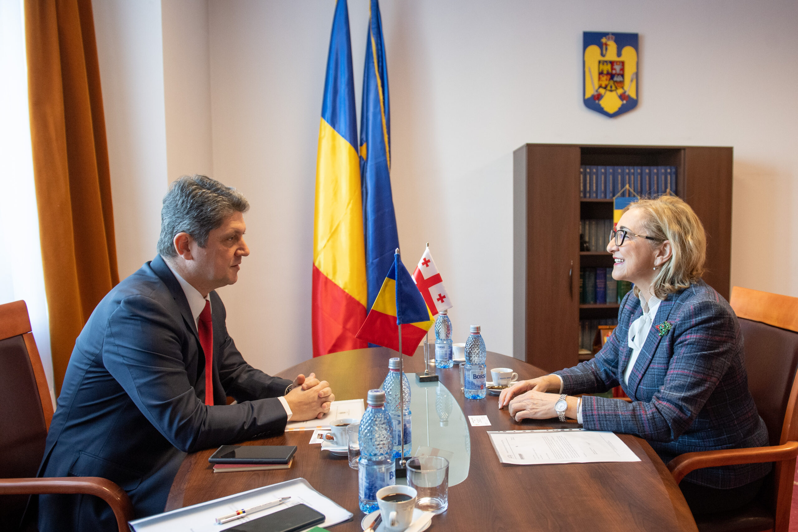 Senatorul Titus Corlățean, președintele Comisiei pentru politică externă, întrevedere cu E.S. Tamar Beruchashvili, ambasador al Georgiei în România. Temele întâlnirii: dezvoltarea relațiilor dintre cele două țări și susținerea obiectivelor europene și euro-atlantice ale Georgiei.
