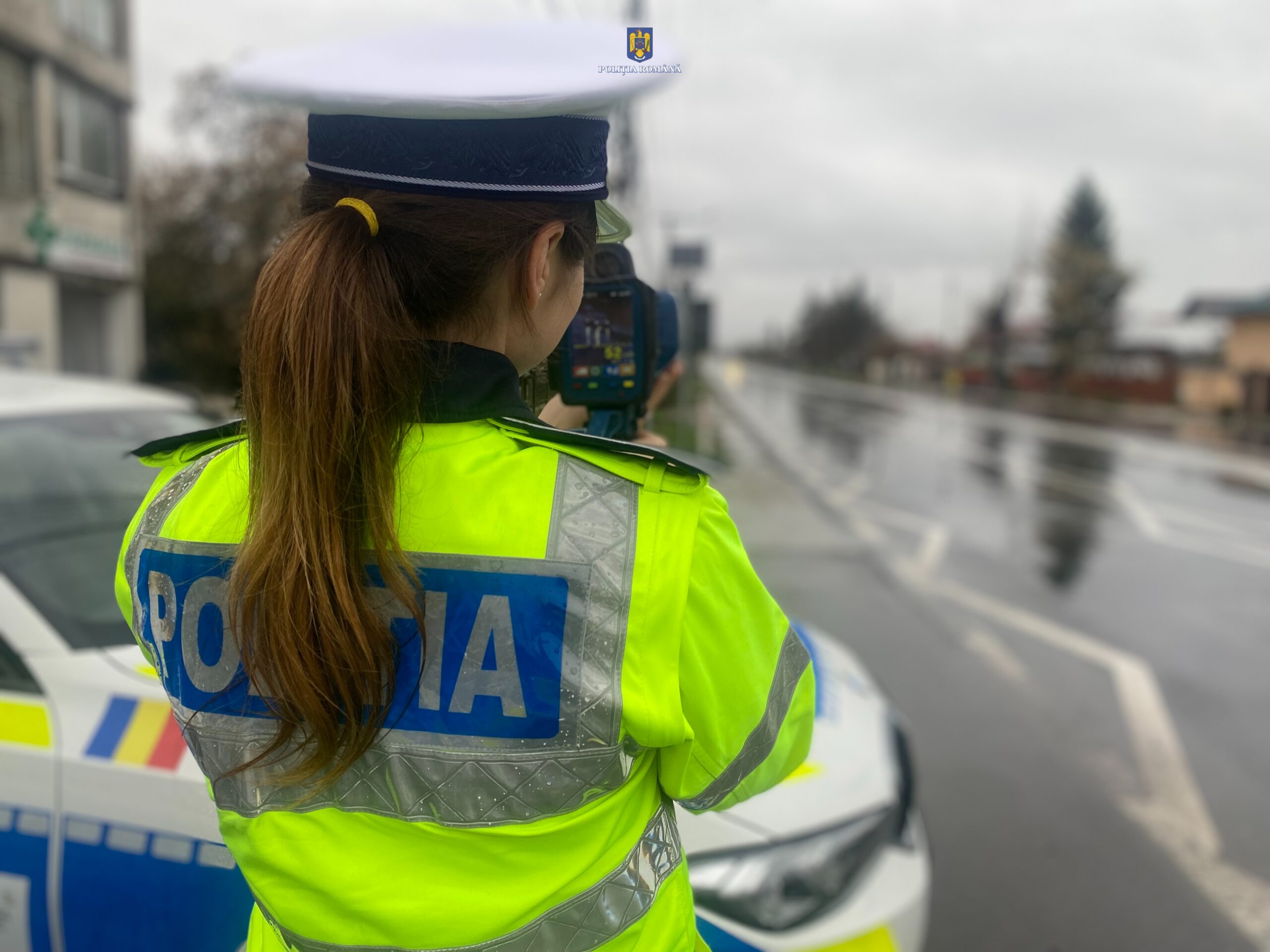 Polițiștii dâmbovițeni desfășoară activități în cadrul acțiunii Speed, destinată verificării respectării regimului legal de viteză și prevenirii evenimentelor rutiere cauzate de viteza excesivă.