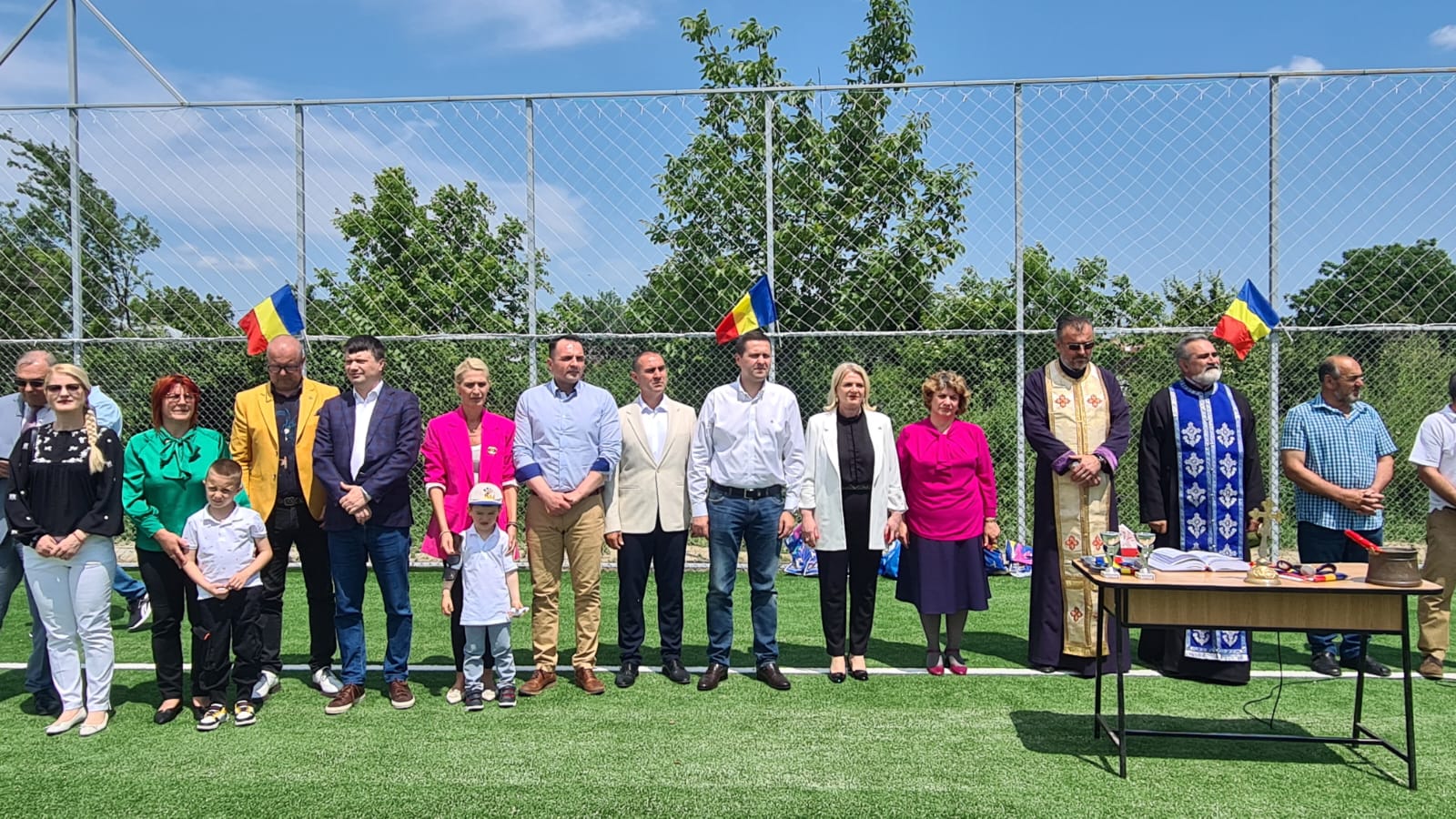 Teren multisport, realizat cu sprijinul Consiliului Județean Dâmbovița, prin PJDL, inaugurat în satul Mărcești din comuna Dobra. VIDEO