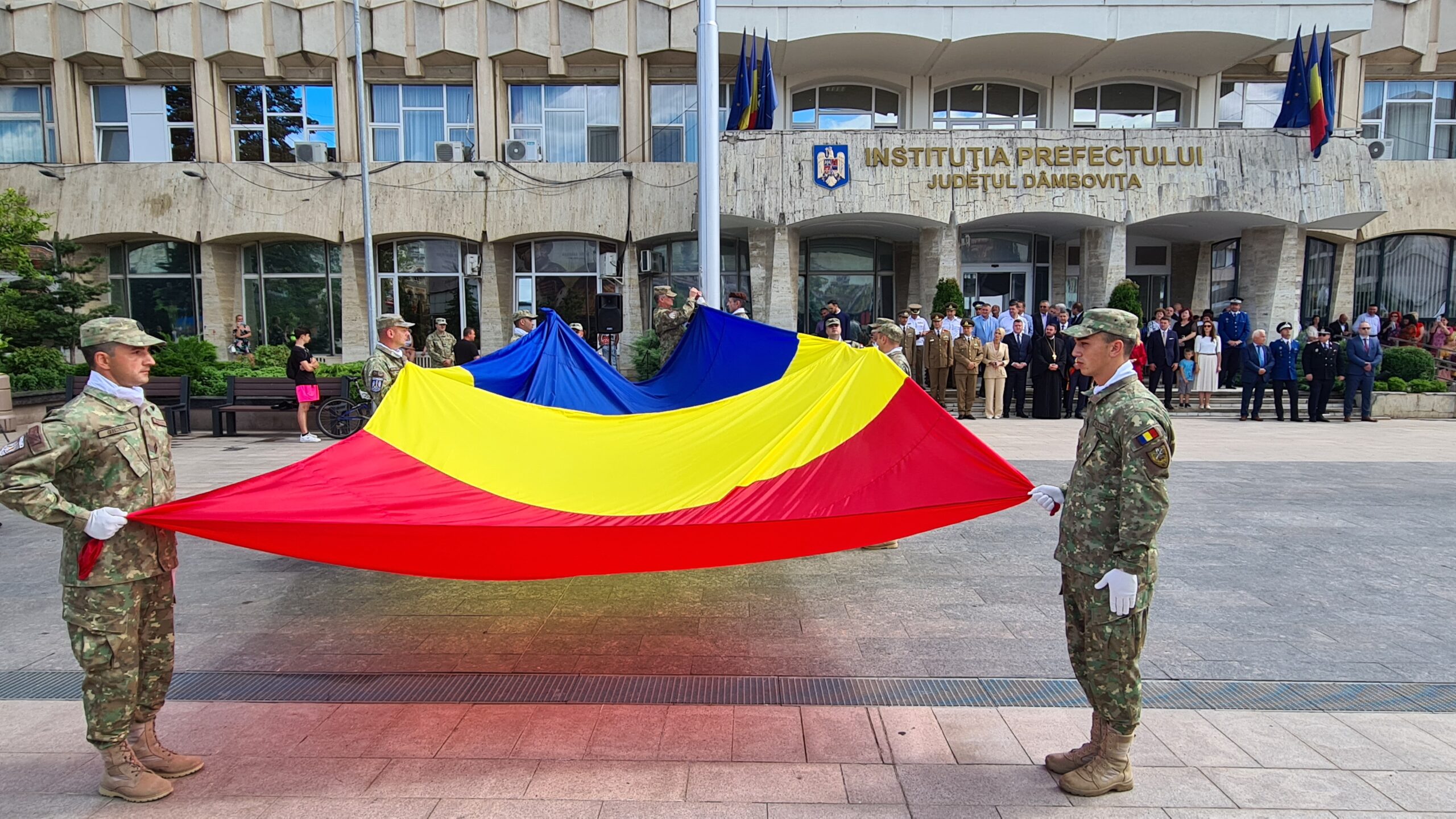 Ziua Drapelului Național, sărbătorită la Târgoviște. Mesajele autorităților locale și județene. VIDEO.