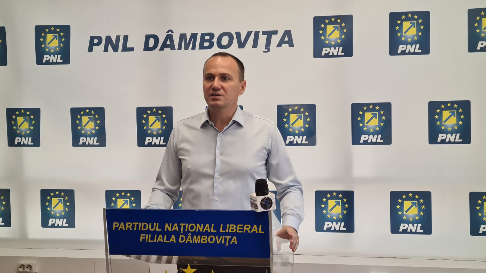Aurelian Cotinescu, secretar general PNL Dâmbovița, despre ieșirea UDMR de la guvernare: „Ce știe să facă UDMR mai bine? Știe să preseze partidele din coaliție și să-și urmărească interesul. Partidul Național Liberal a considerat că este prea mult ceea ce cere UDMR și s-a ajuns la concluzia că se poate guverna alături de PSD, fără UDMR.”