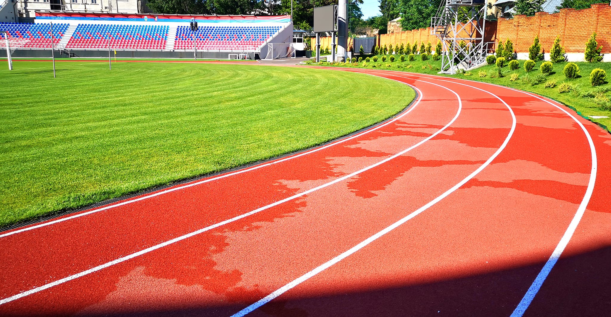 Veste excelentă pentru iubitorii de mișcare din municipiul Târgoviște! De astăzi, 1 iulie, se poate alerga pe pista de atletism a Stadionului „Eugen Popescu”, cu respectarea strictă a regulamentului de funcționare a pistei.