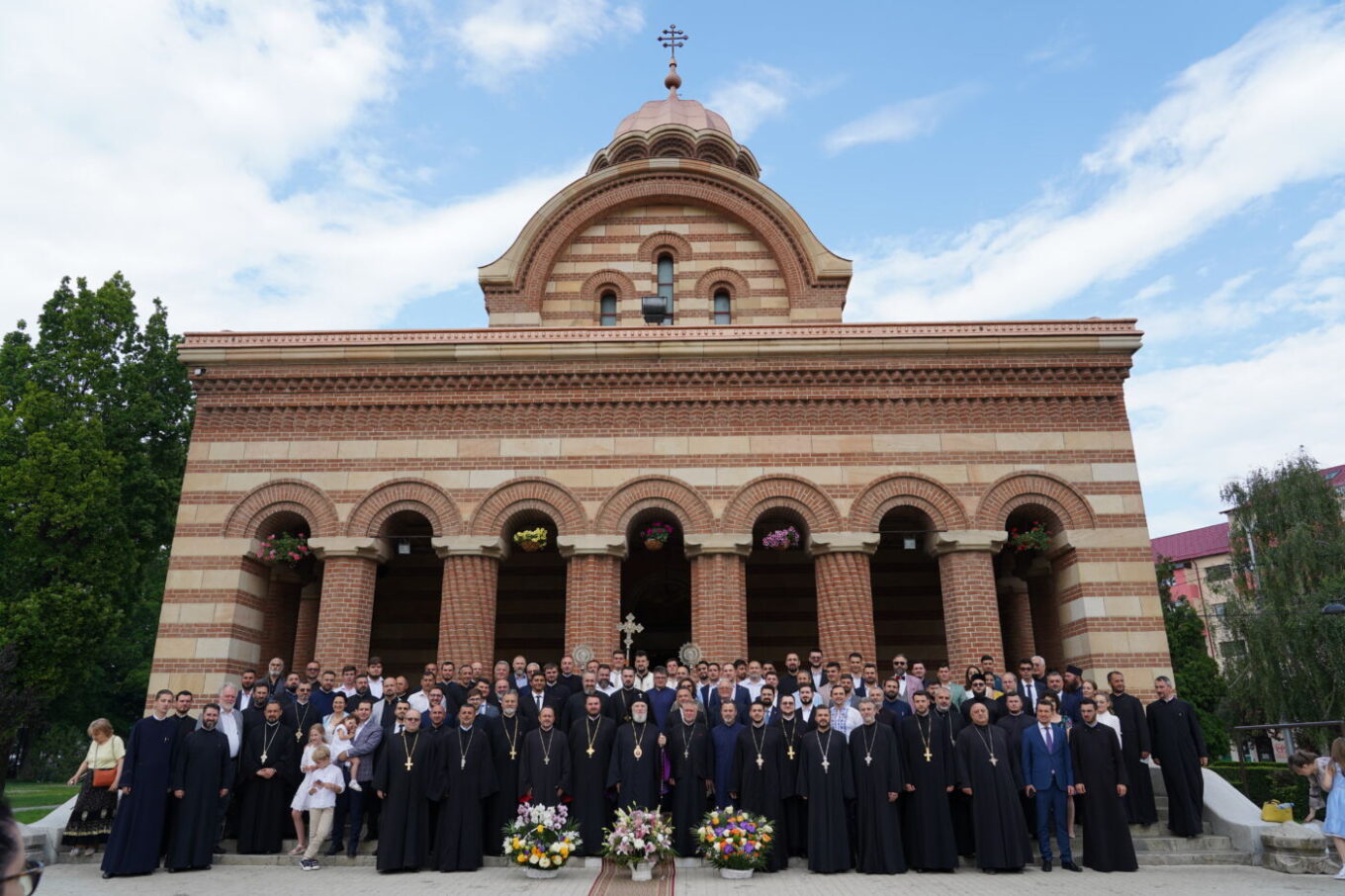 La Catedrala din Târgoviște, absolvenții Facultății de Teologie și Științele Educației, promoția 2023, au depus jurământul de credință