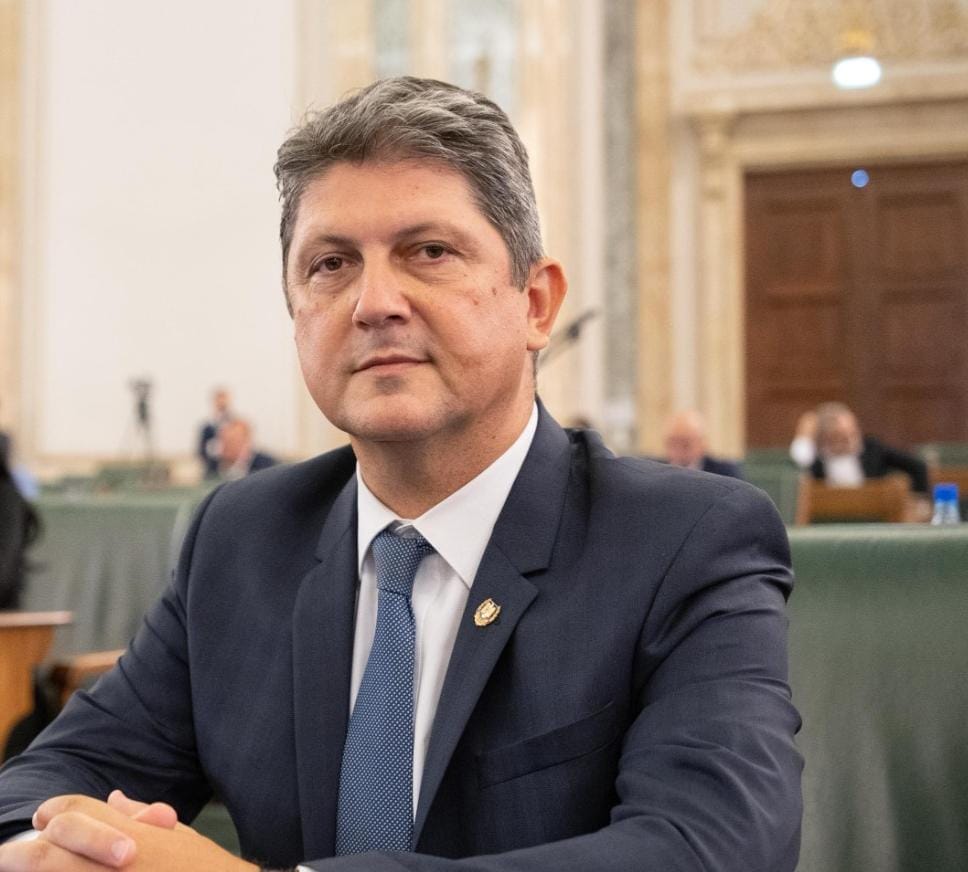 Senatorul Titus Corlățean: „Îmi e greu să înțeleg de ce unii liberali refuză acum populist măsuri pe care anterior guvernul lor le-a asumat și validat prin acord cu Comisia Europeană”