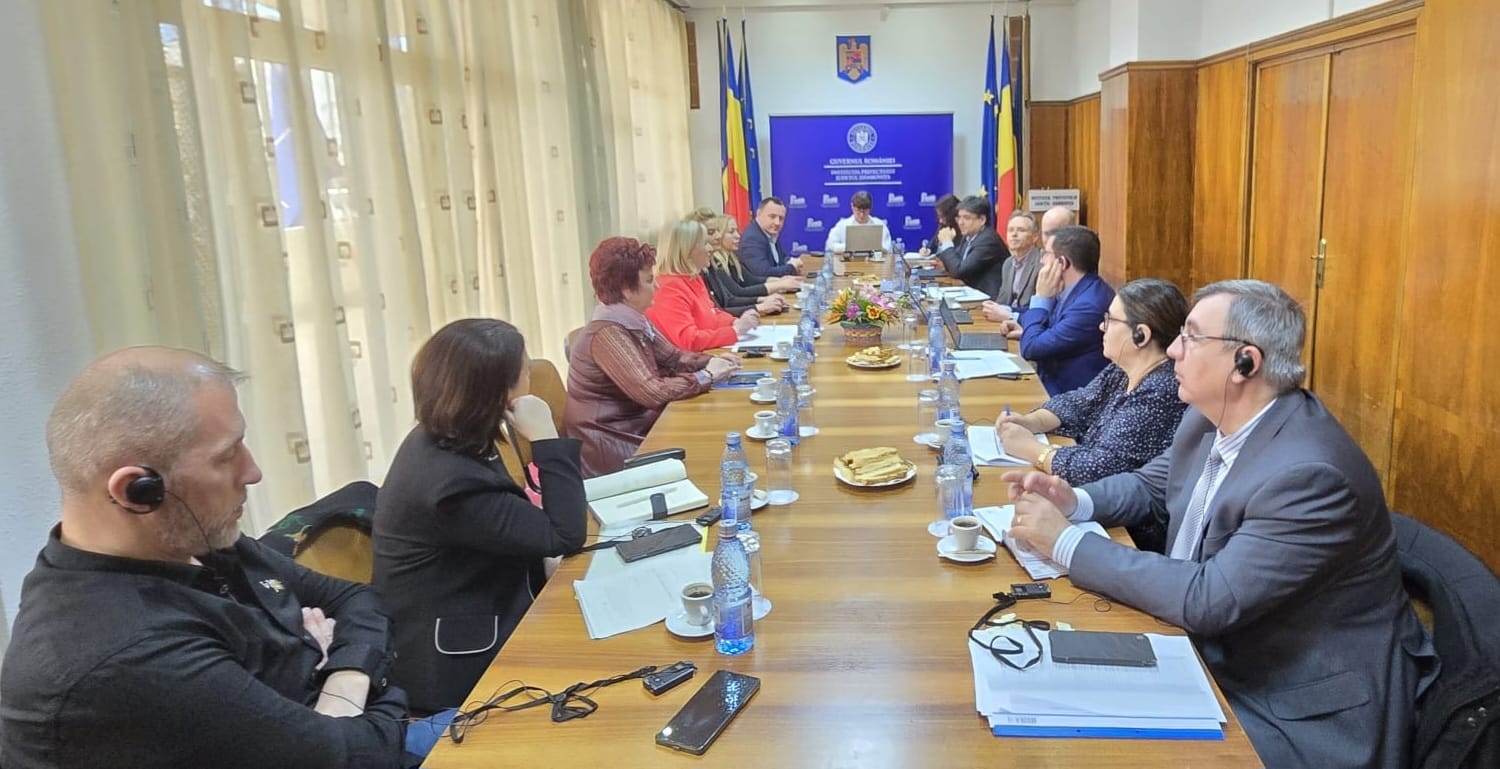 Delegație OCDE, vizită de lucru în județul Dâmbovița. Întâlniri cu prefectul județului și reprezentați ITM, AJOFM și DGASPC.