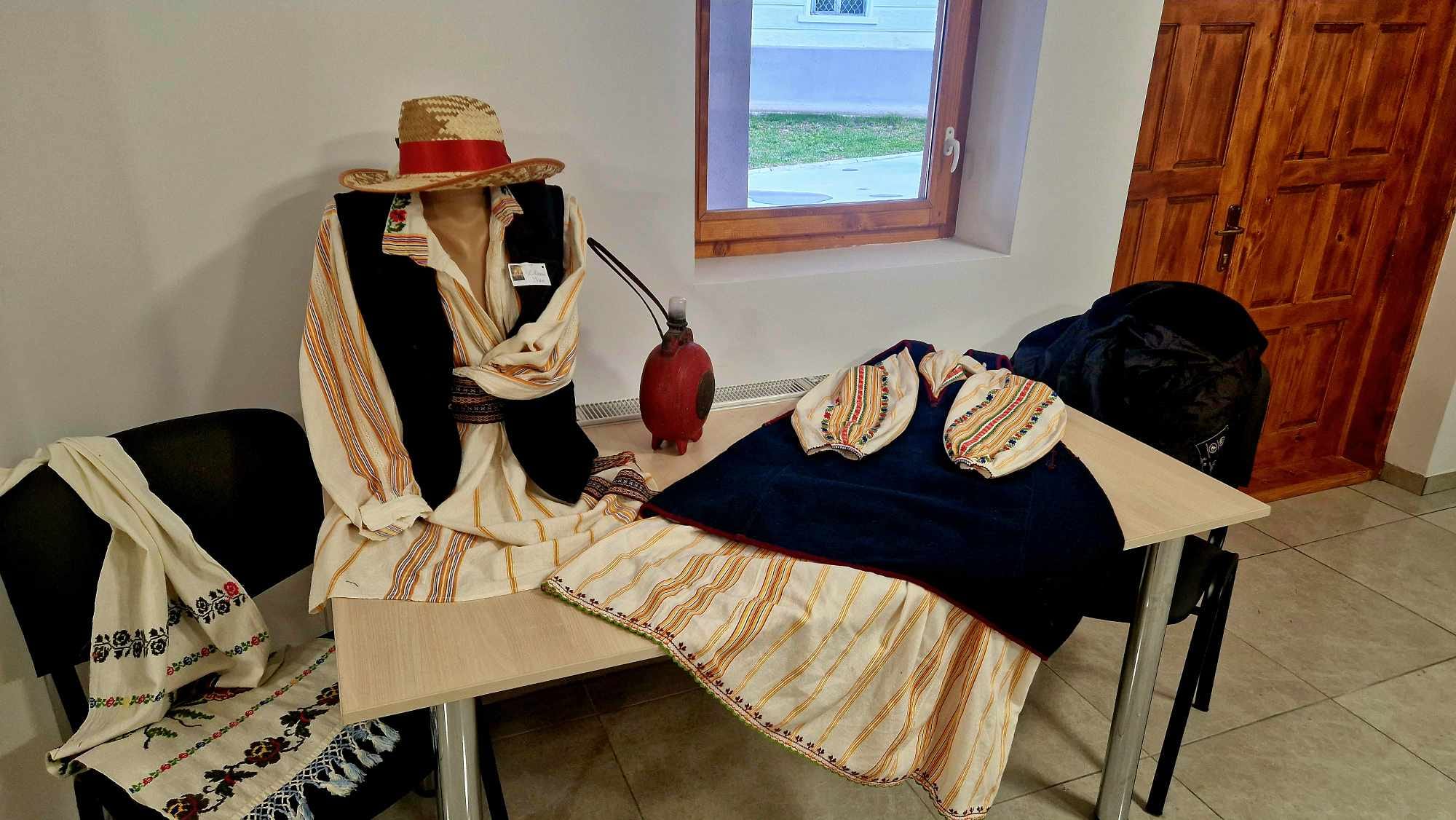 La Parohia Sf. Nifon din Târgoviște va fi inaugurată o expoziție de costume tradiționale bulgărești