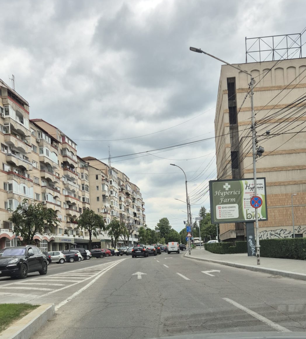 Primarul Cristian Stan face apel la târgovișteni să evite de mâine, 16 mai, strada Grigore Alexandrescu din municipiu, unde se va circula cu restricții din cauza lucrărilor de modernizare a carosabilului. Lucrările de asfaltare sunt preconizate a fi finalizate într-o săptămână.