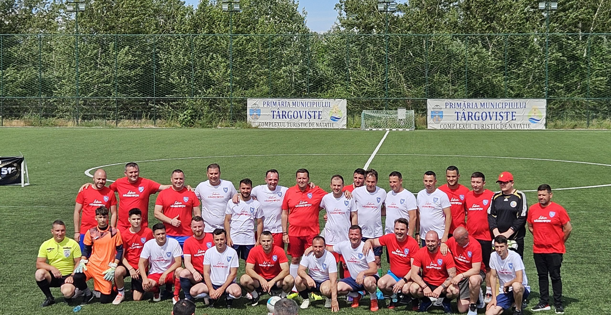 Cea mai așteptată confruntare sportivă din cadrul „Zilelor Județului Dâmbovița”: meciul de fotbal dintre echipa Consiliului Județean Dâmbovița și cea a primarilor din județ.